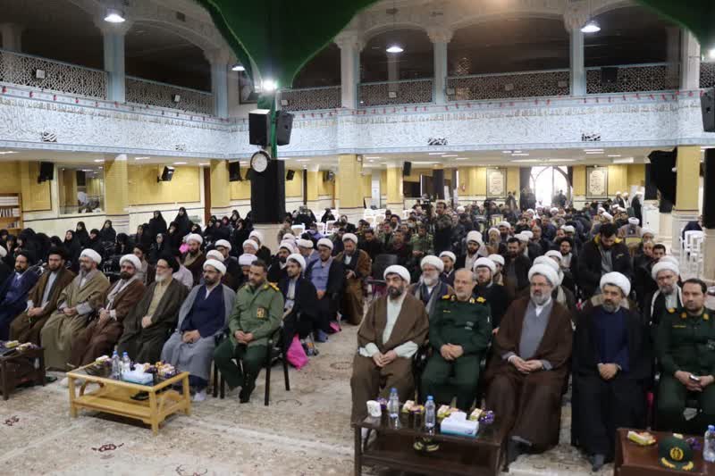 نماز، کارخانه انسان سازی و محور مقاومت در برابر دشمن