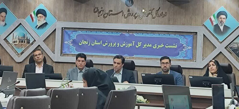 معلم، فقط انتقال دهنده دانش نیست؛ هویت و شخصیت دانشآموز را میسازد