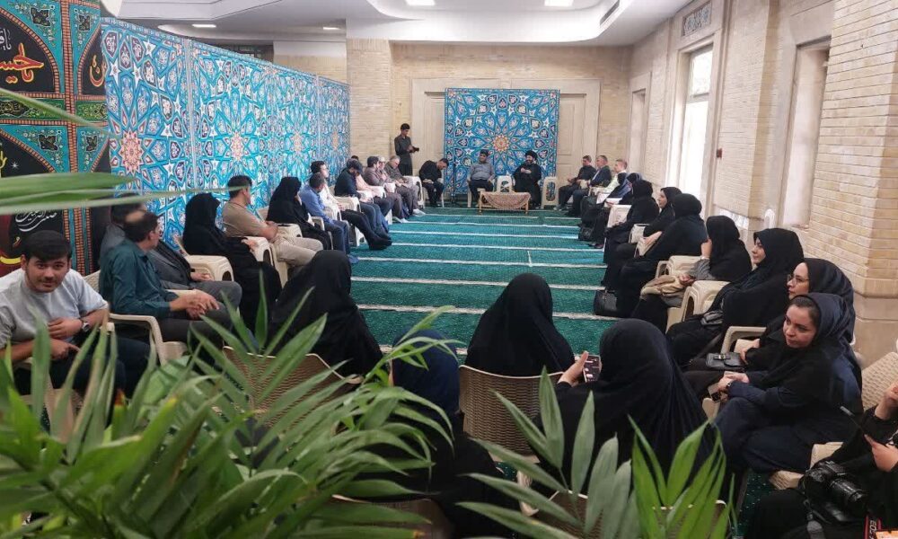 قدردانی از مجاهدان عرصه قلم در زنجان؛ تأکید امام جمعه بر حفظ وحدت و انسجام ملی